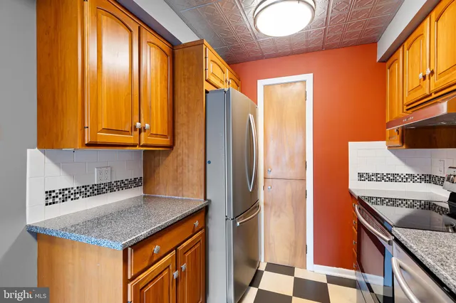 a kitchen that has a cabinets and a stove
