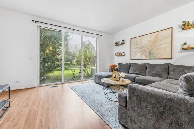 $2,000 | 4462 West Quill Lane, Waukegan, IL 60085