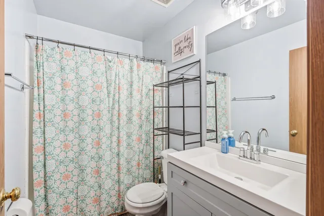 $2,000 | 4462 West Quill Lane, Waukegan, IL 60085