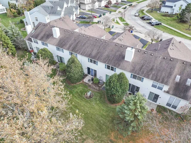 $2,000 | 4462 West Quill Lane, Waukegan, IL 60085