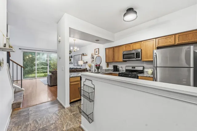 $2,000 | 4462 West Quill Lane, Waukegan, IL 60085