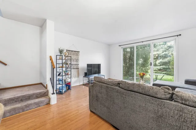 $2,000 | 4462 West Quill Lane, Waukegan, IL 60085