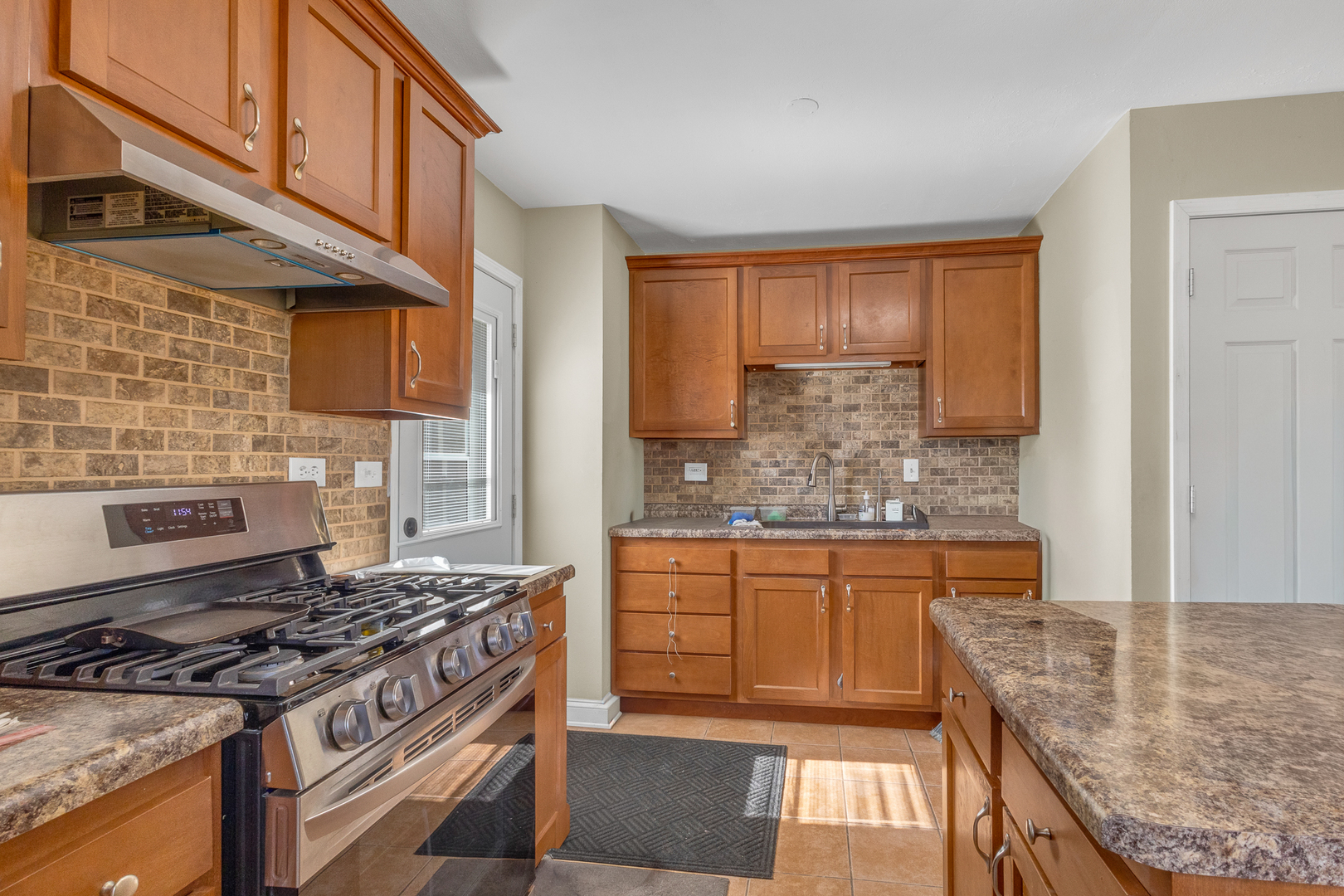 1501 Washington Street Lake In The Hills, IL 60156 - Photo 6 of 26
