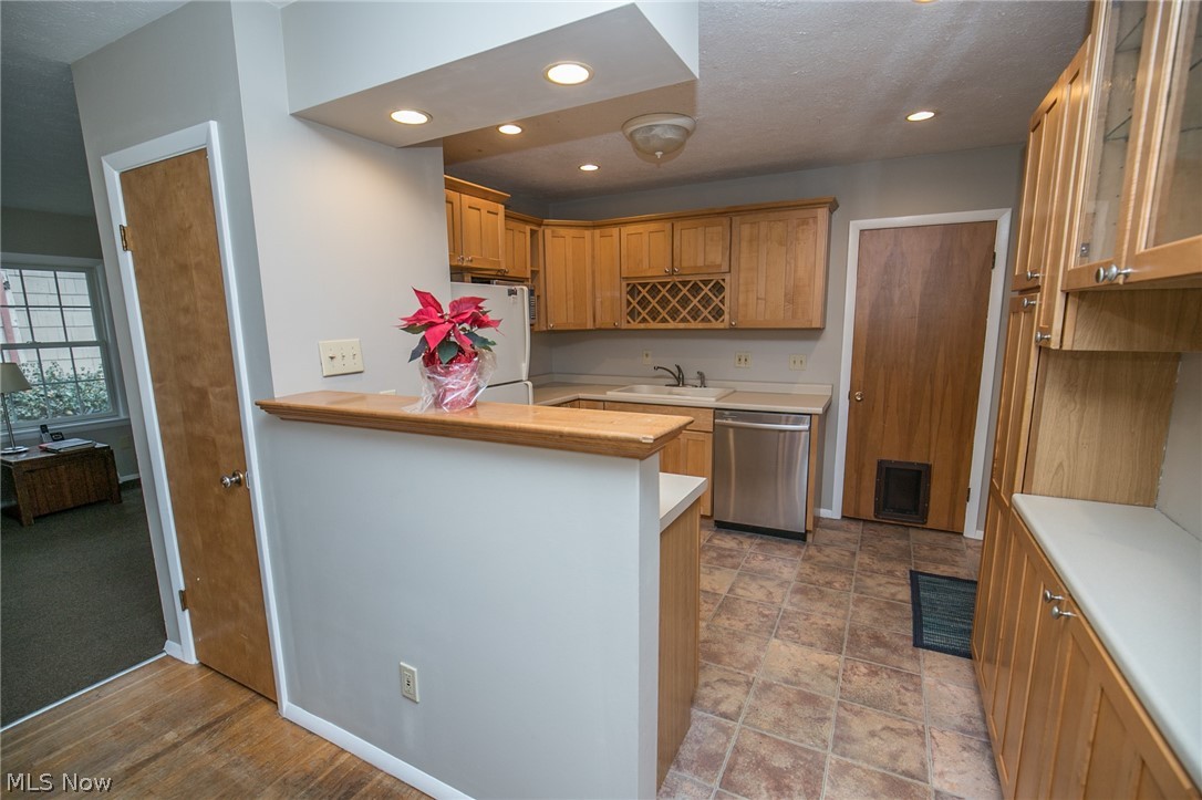 894 Bryce Road Kent, OH 44240 - Photo 9 of 31 Gallery Image 9