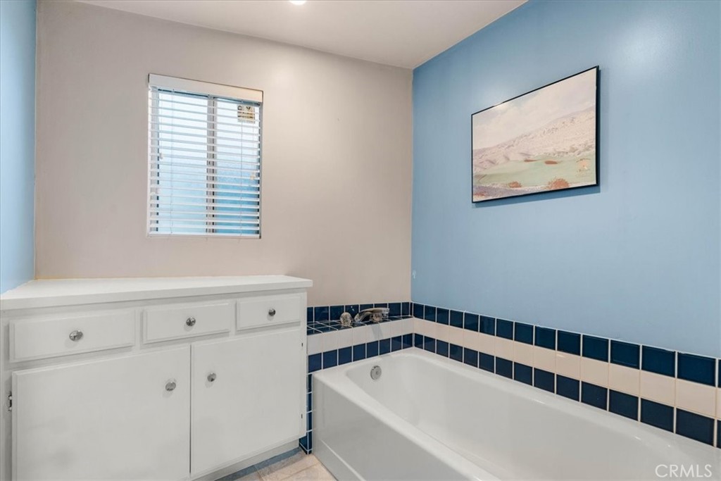 2807 Wyoming Way Riverside, CA 92506 - Photo 20 of 40 a bathroom with a bathtub and a window