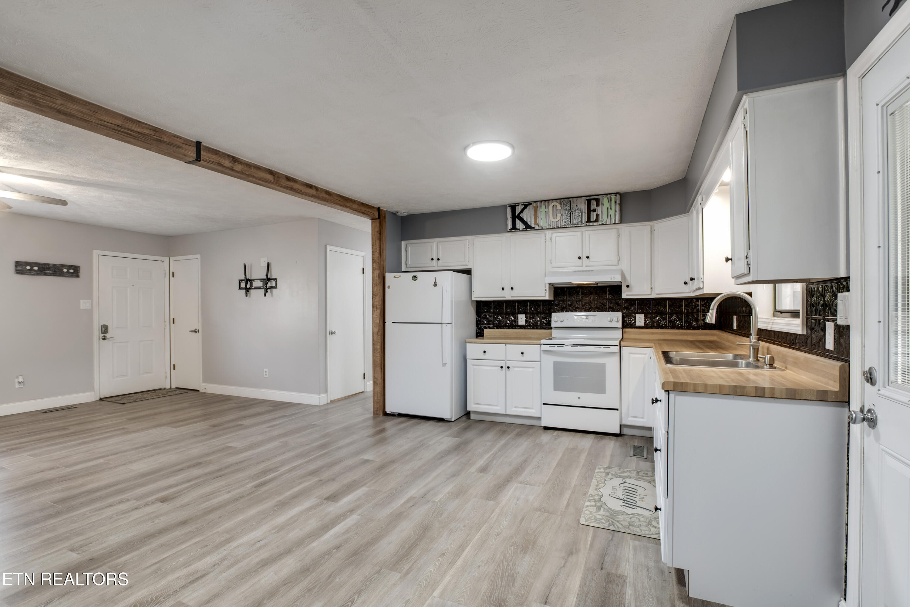 521 Sourdough Hollow Road Kodak, TN 37764 - Photo 15 of 50 15_SourdoughHollowRoad_521_Kitchen-Dinin