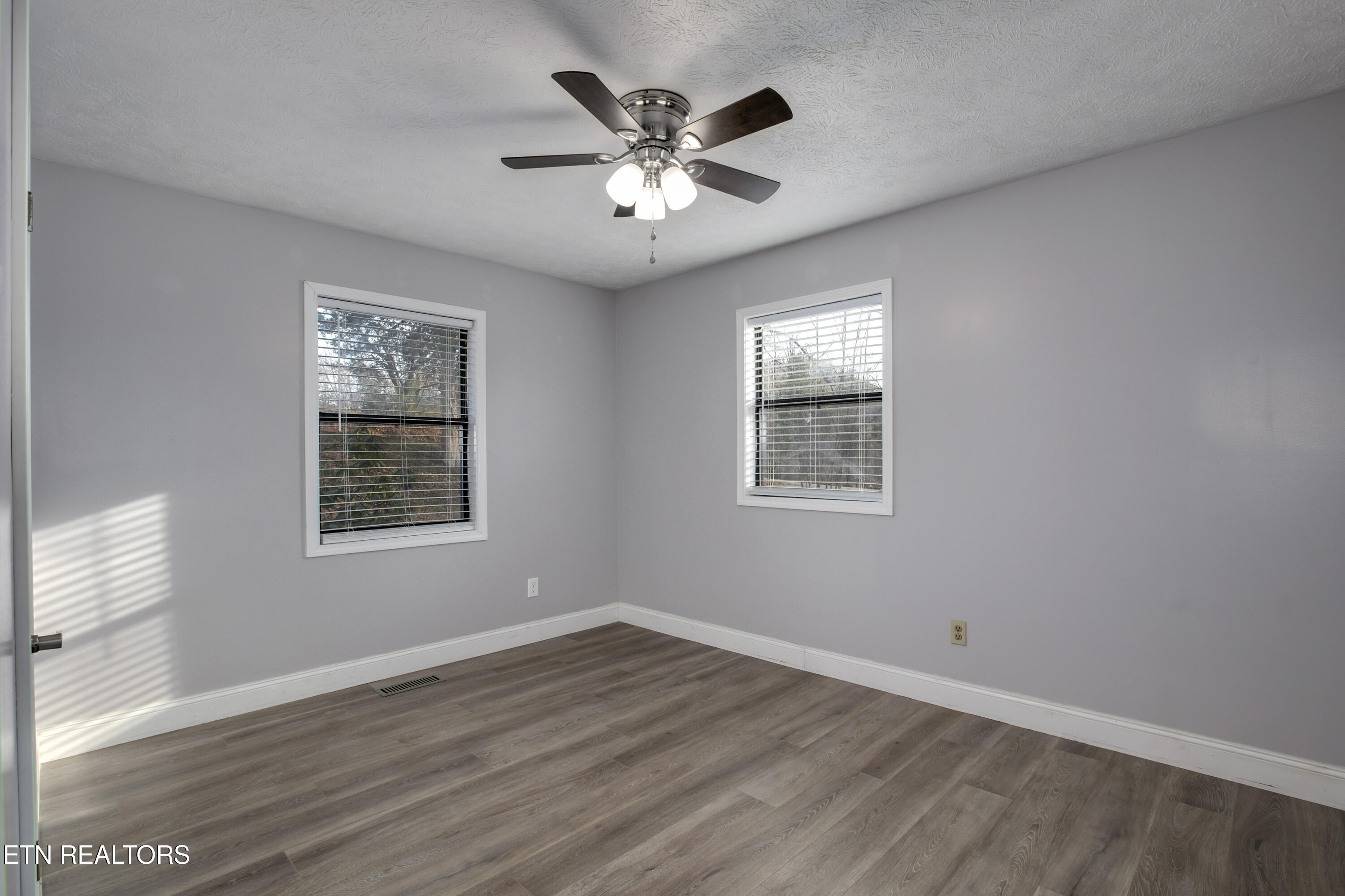 521 Sourdough Hollow Road Kodak, TN 37764 - Photo 23 of 50 23_SourdoughHollowRoad_521_Bedroom2_01