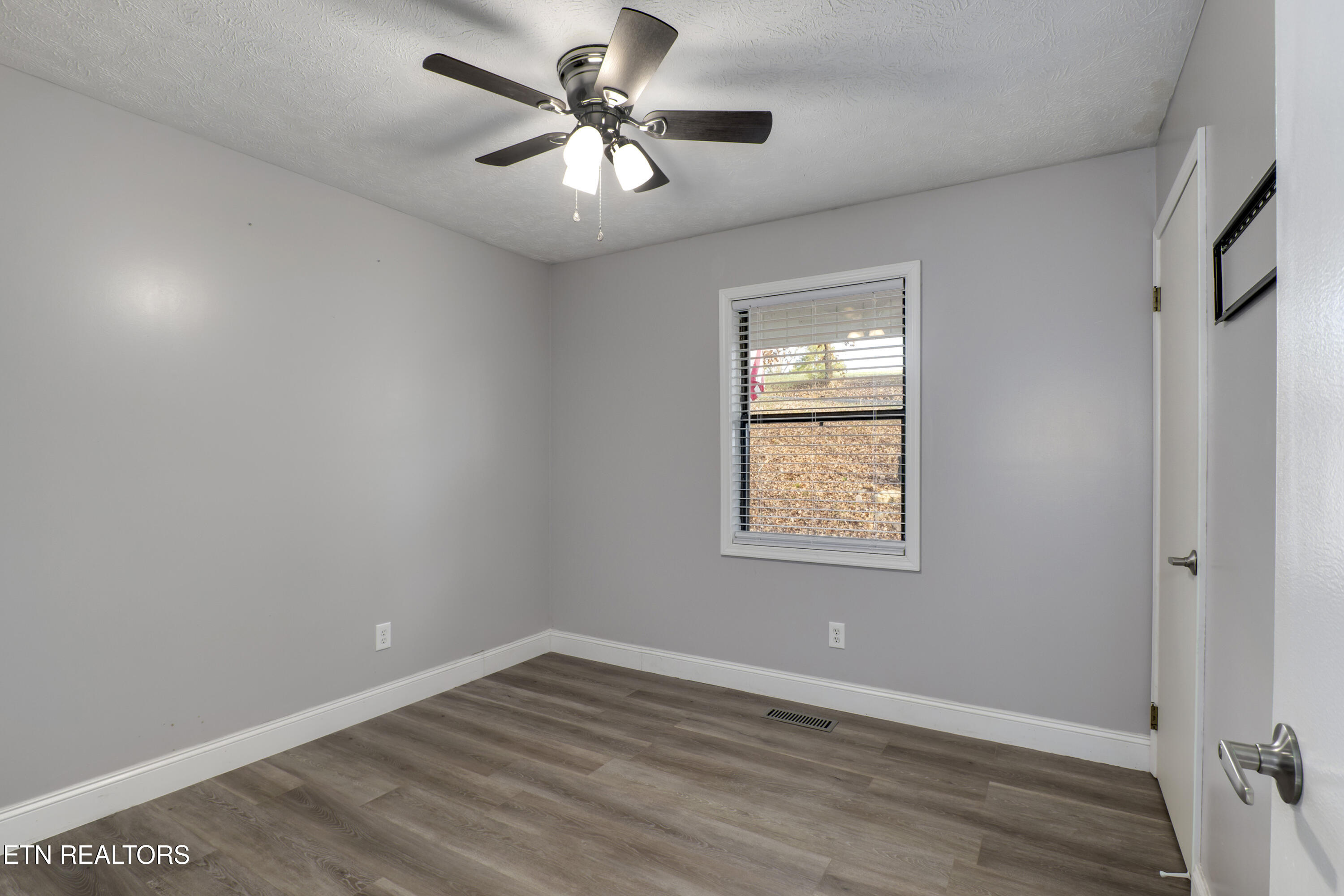 521 Sourdough Hollow Road Kodak, TN 37764 - Photo 26 of 50 26_SourdoughHollowRoad_521_Bedroom3_01