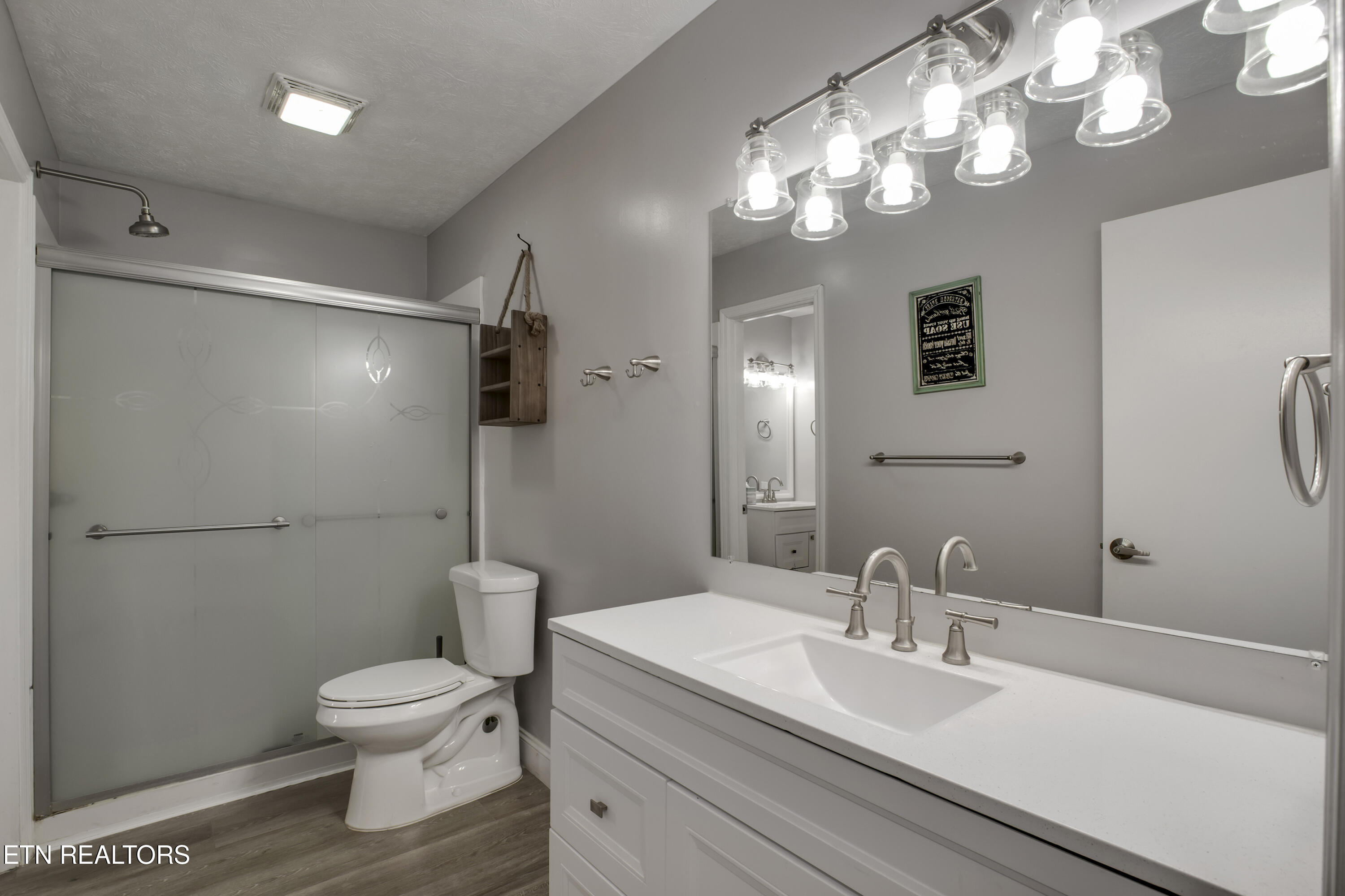 521 Sourdough Hollow Road Kodak, TN 37764 - Photo 28 of 50 28_SourdoughHollowRoad_521_GuestBath1