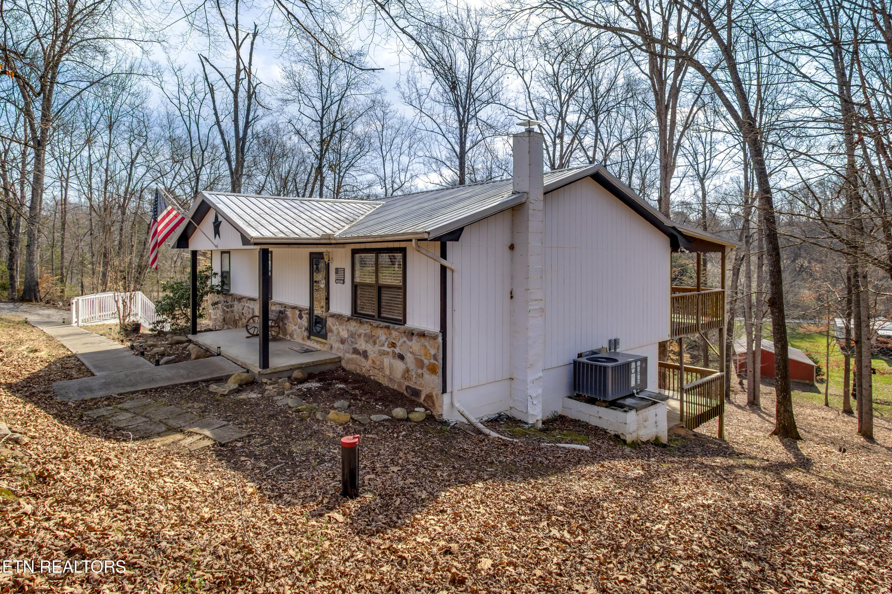 521 Sourdough Hollow Road Kodak, TN 37764 - Photo 3 of 50 03_SourdoughHollowRoad_521_FrontRight