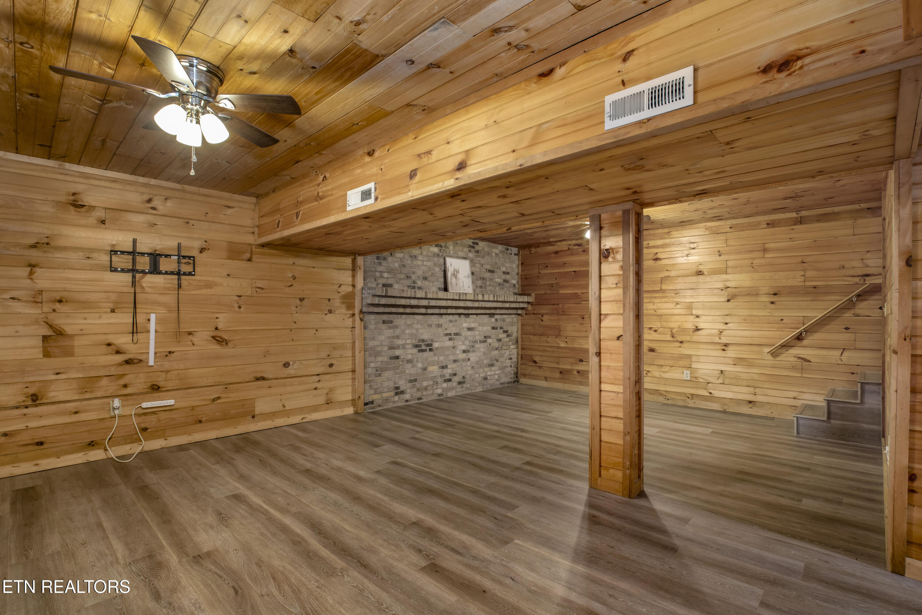 521 Sourdough Hollow Road Kodak, TN 37764 - Photo 32 of 50 32_SourdoughHollowRoad_521_Family-Rec03