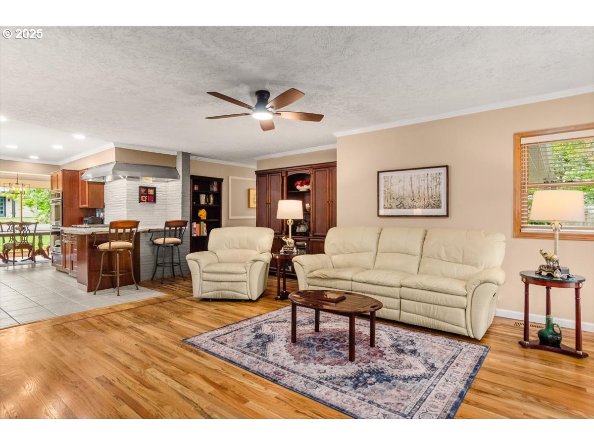 9845 Southwest Eagle Lane Beaverton, OR 97008 - Photo 12 of 46 Family Room