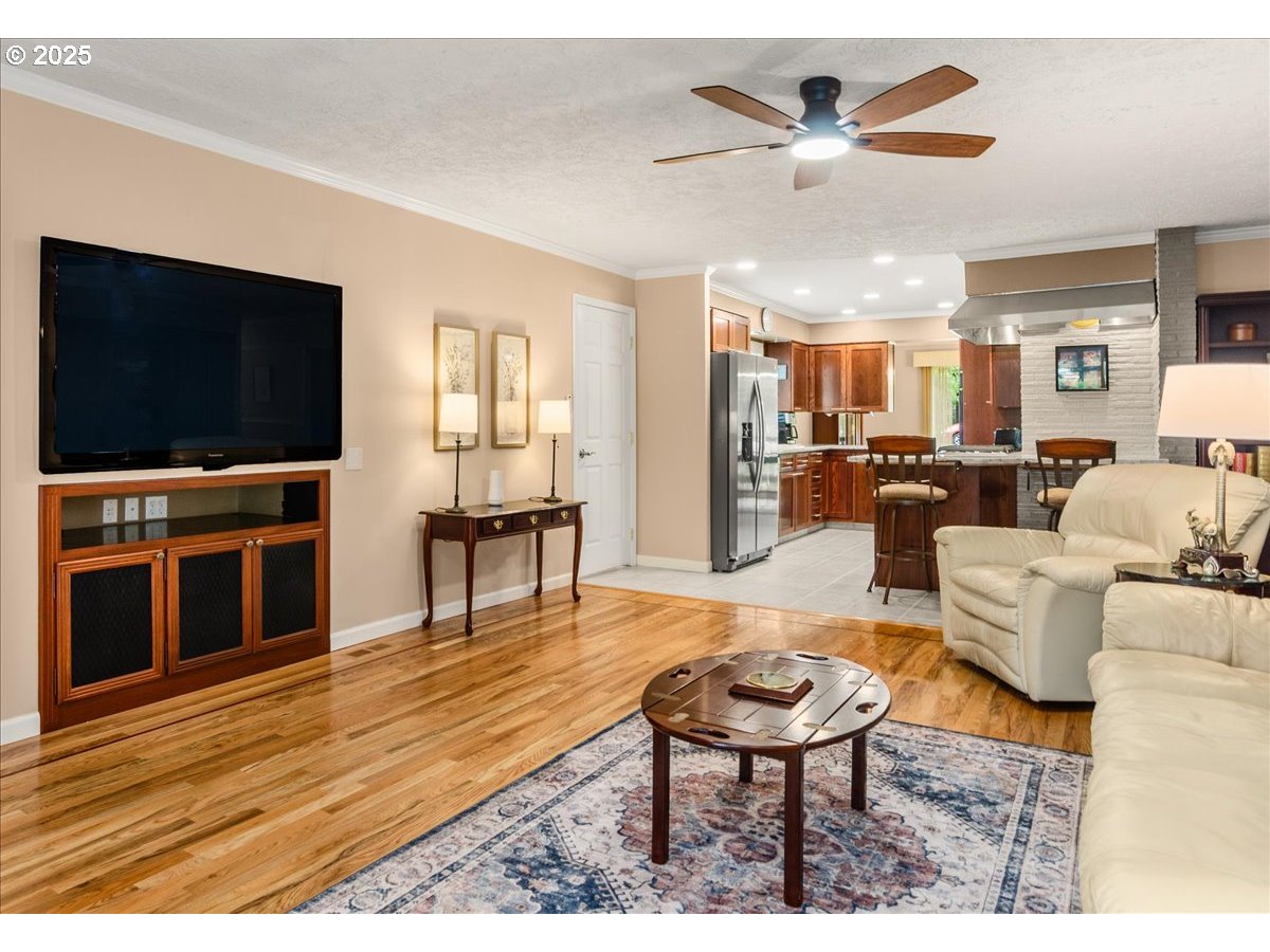 9845 Southwest Eagle Lane Beaverton, OR 97008 - Photo 13 of 46 Family Room