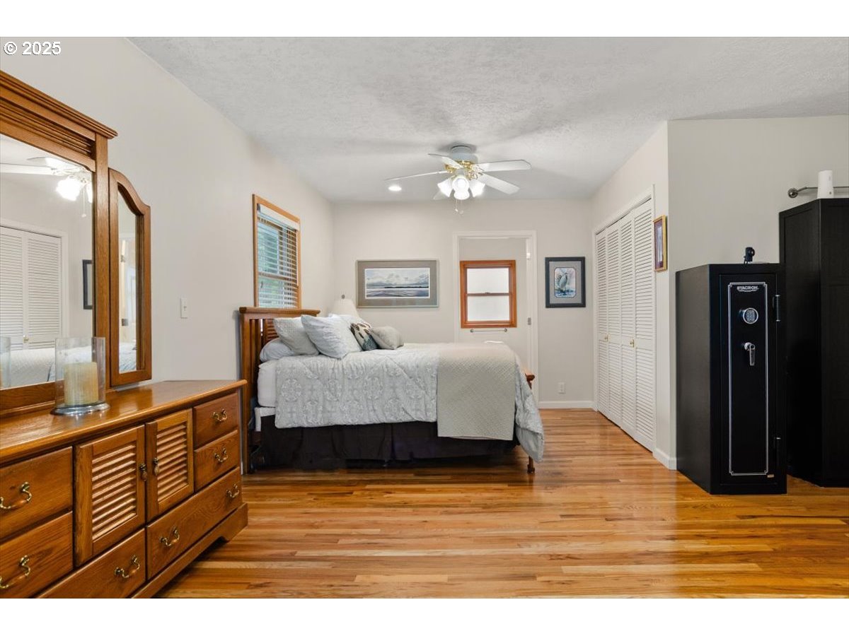 9845 Southwest Eagle Lane Beaverton, OR 97008 - Photo 17 of 46 Separate Living Quarters