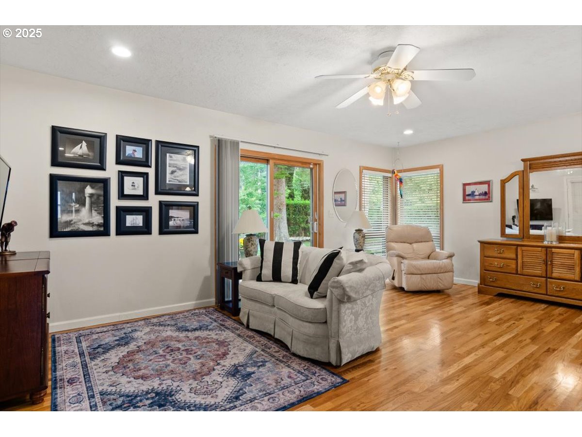 9845 Southwest Eagle Lane Beaverton, OR 97008 - Photo 19 of 46 Separate Living Quarters