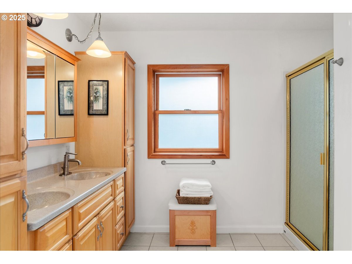 9845 Southwest Eagle Lane Beaverton, OR 97008 - Photo 20 of 46 Separate Living Quarters