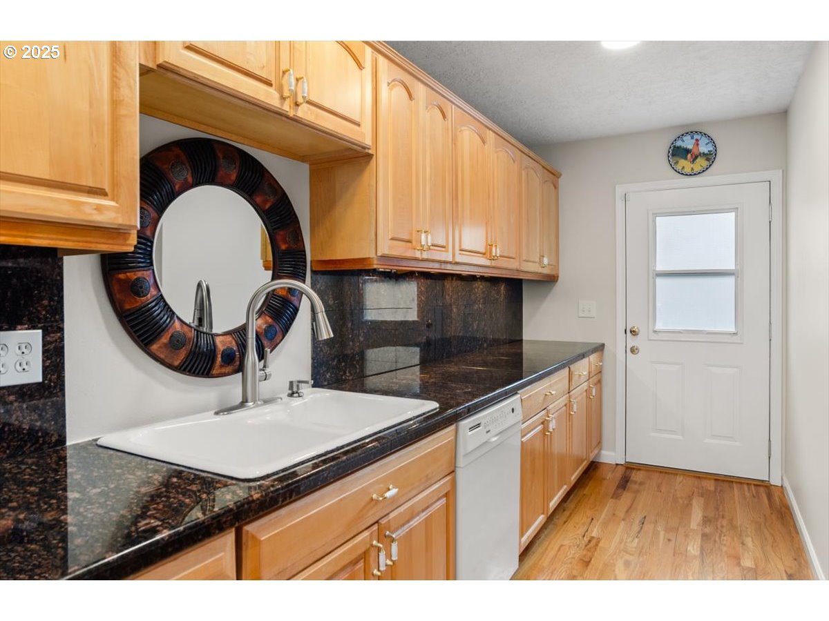 9845 Southwest Eagle Lane Beaverton, OR 97008 - Photo 21 of 46 Separate Living Quarters