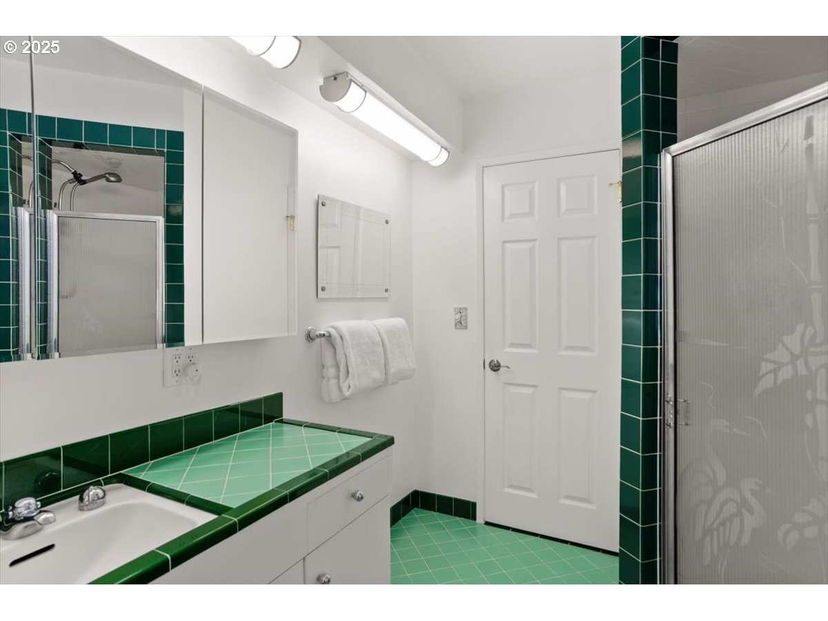 9845 Southwest Eagle Lane Beaverton, OR 97008 - Photo 31 of 46 Bathroom