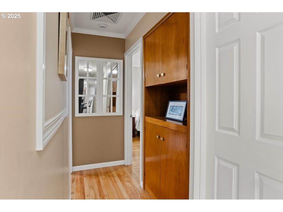 9845 Southwest Eagle Lane Beaverton, OR 97008 - Photo 32 of 46 Hallway