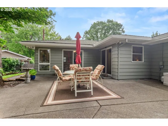 $837,000 | 9845 Southwest Eagle Lane, Beaverton, OR 97008