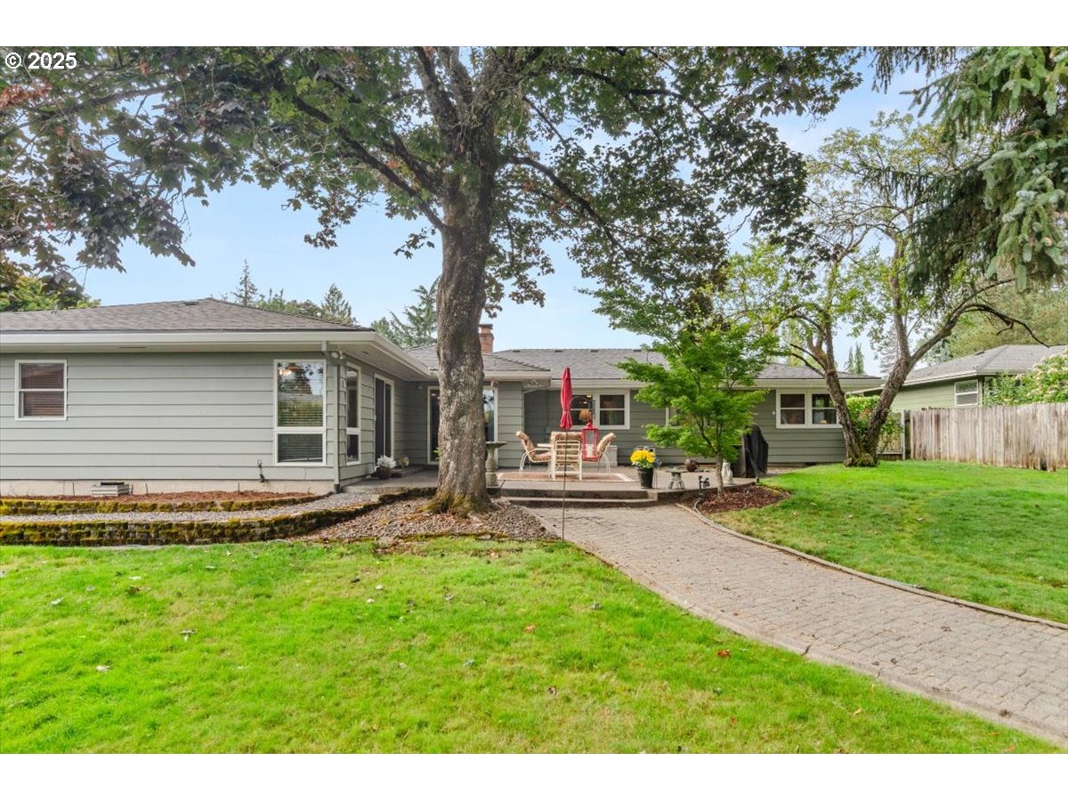 9845 Southwest Eagle Lane Beaverton, OR 97008 - Photo 39 of 46 Backyard