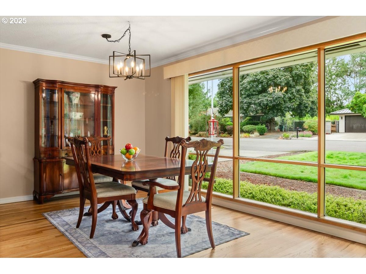 9845 Southwest Eagle Lane Beaverton, OR 97008 - Photo 5 of 46 Dining Room