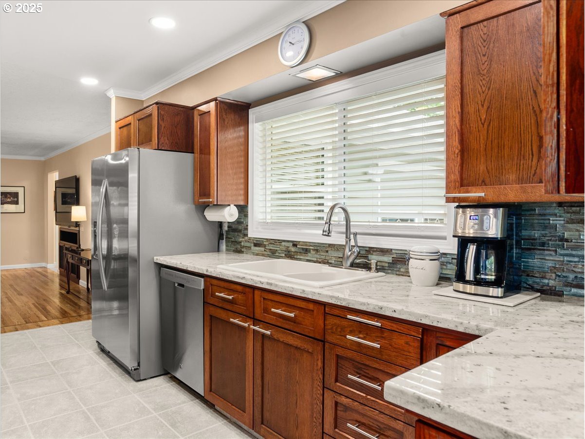 9845 Southwest Eagle Lane Beaverton, OR 97008 - Photo 8 of 46 Kitchen