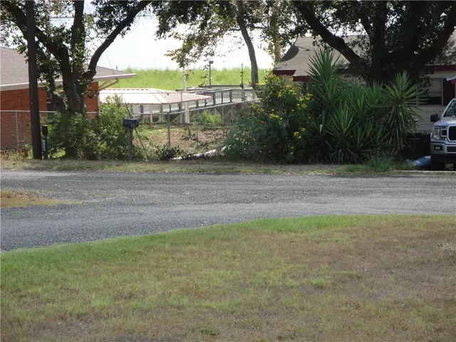 a view of a yard with a tree
