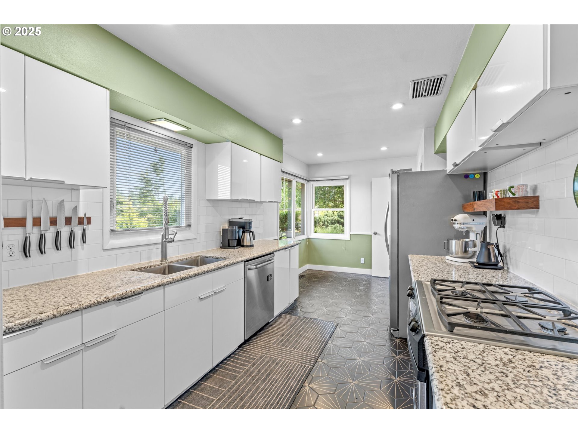 8335 Southwest 6th Avenue Portland, OR 97219 - Photo 14 of 46 Kitchen