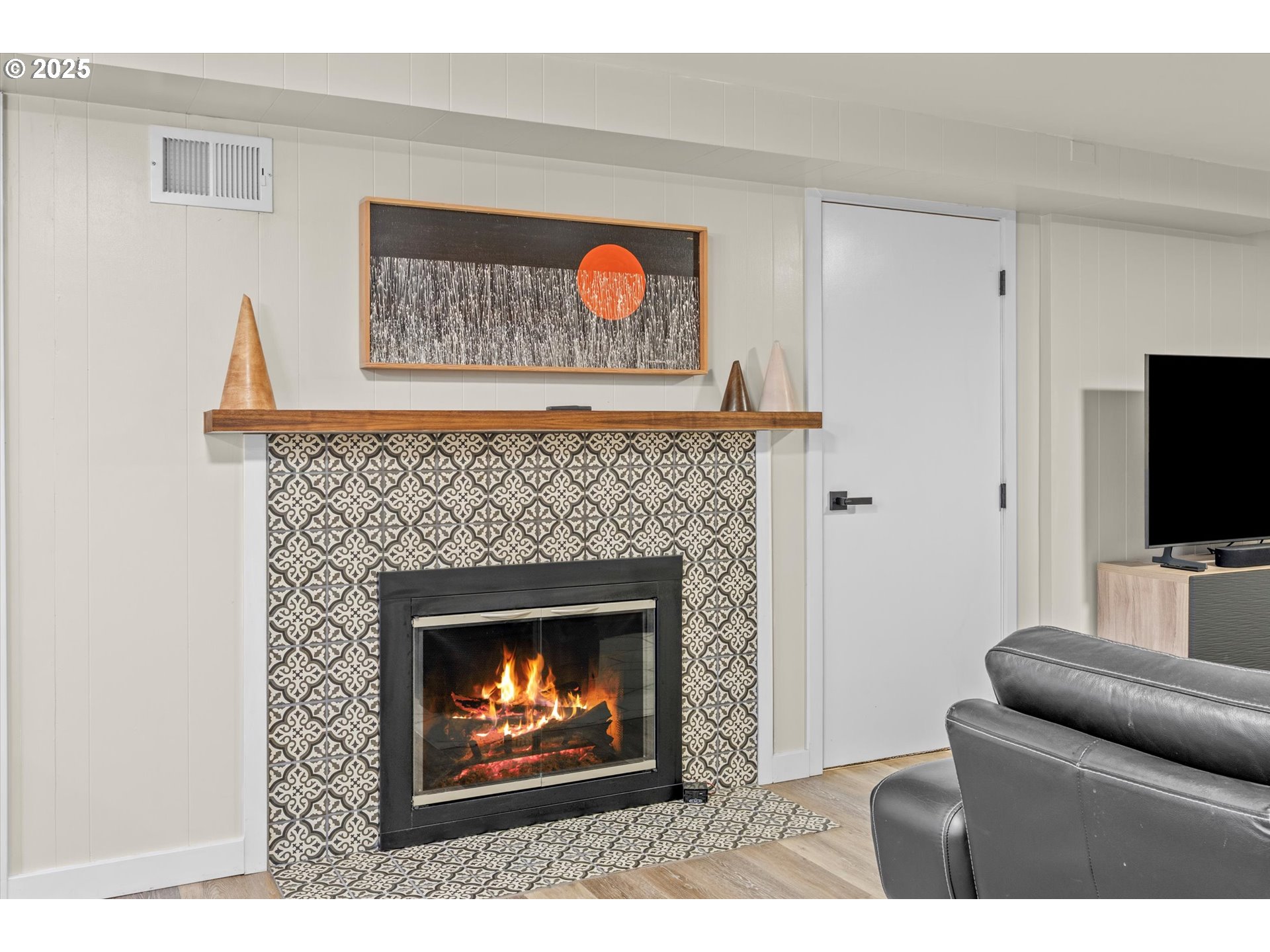 8335 Southwest 6th Avenue Portland, OR 97219 - Photo 35 of 46 Fireplace Gas