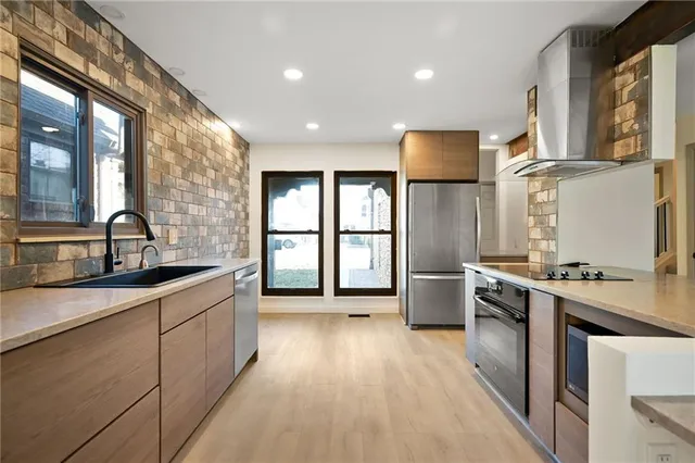 $275,000 | 10208 Robinson Street, Overland Park, KS 66212