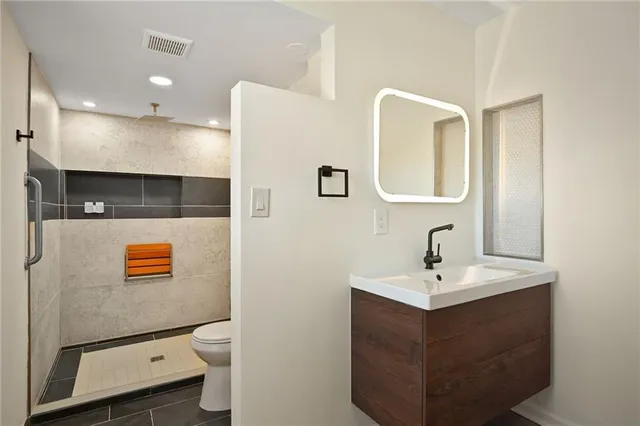 $275,000 | 10208 Robinson Street, Overland Park, KS 66212