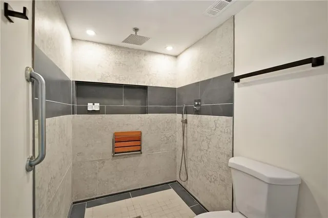 $275,000 | 10208 Robinson Street, Overland Park, KS 66212