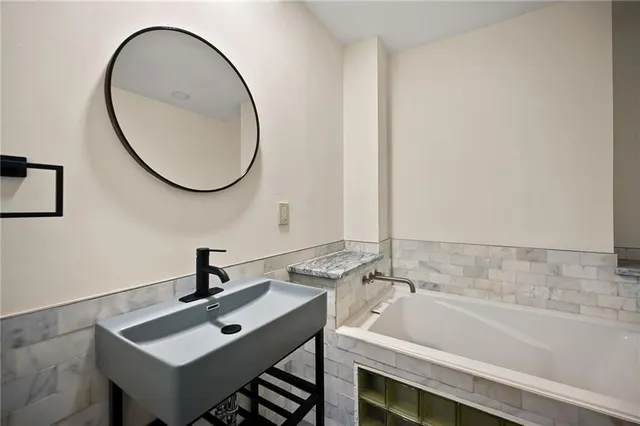 $275,000 | 10208 Robinson Street, Overland Park, KS 66212