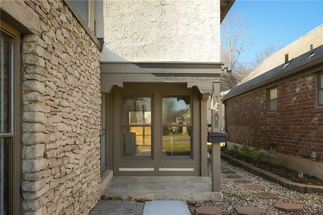 $275,000 | 10208 Robinson Street, Overland Park, KS 66212