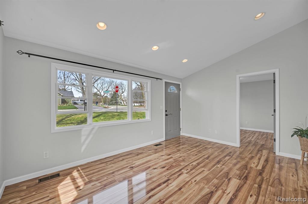 3615 Dearborn Avenue Rochester Hills, MI 48309 - Photo 9 of 14