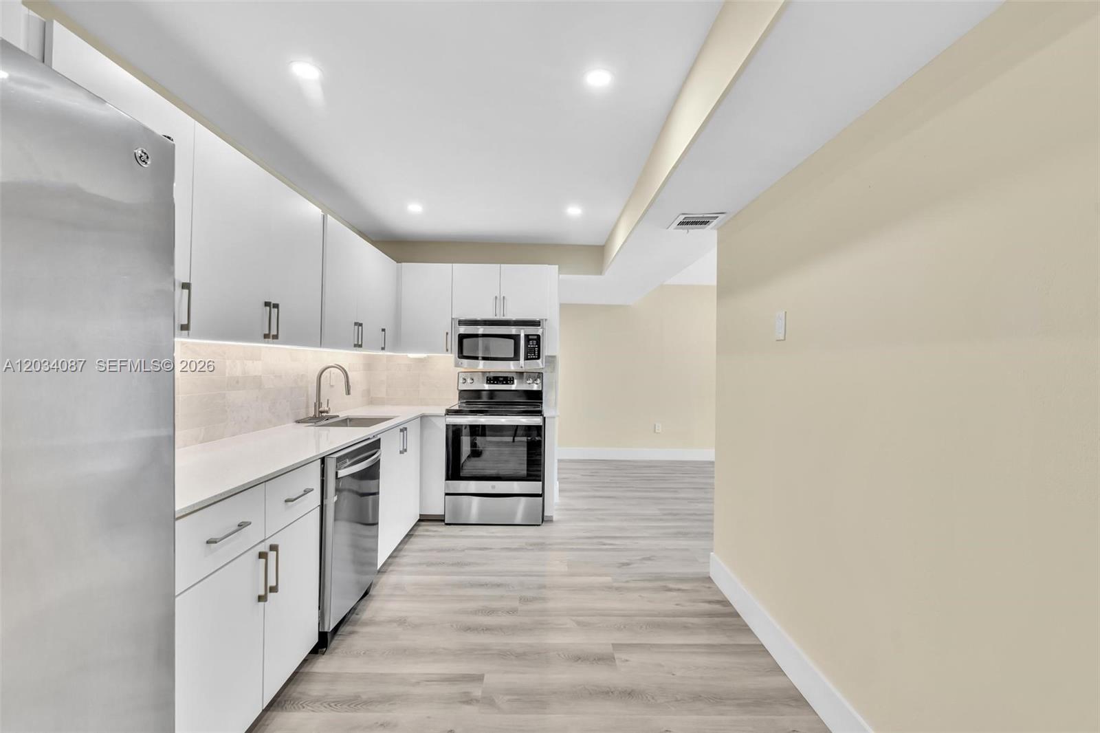 9124 Collins Avenue, Unit 304 Surfside, FL 33154 - Photo 7 of 32
