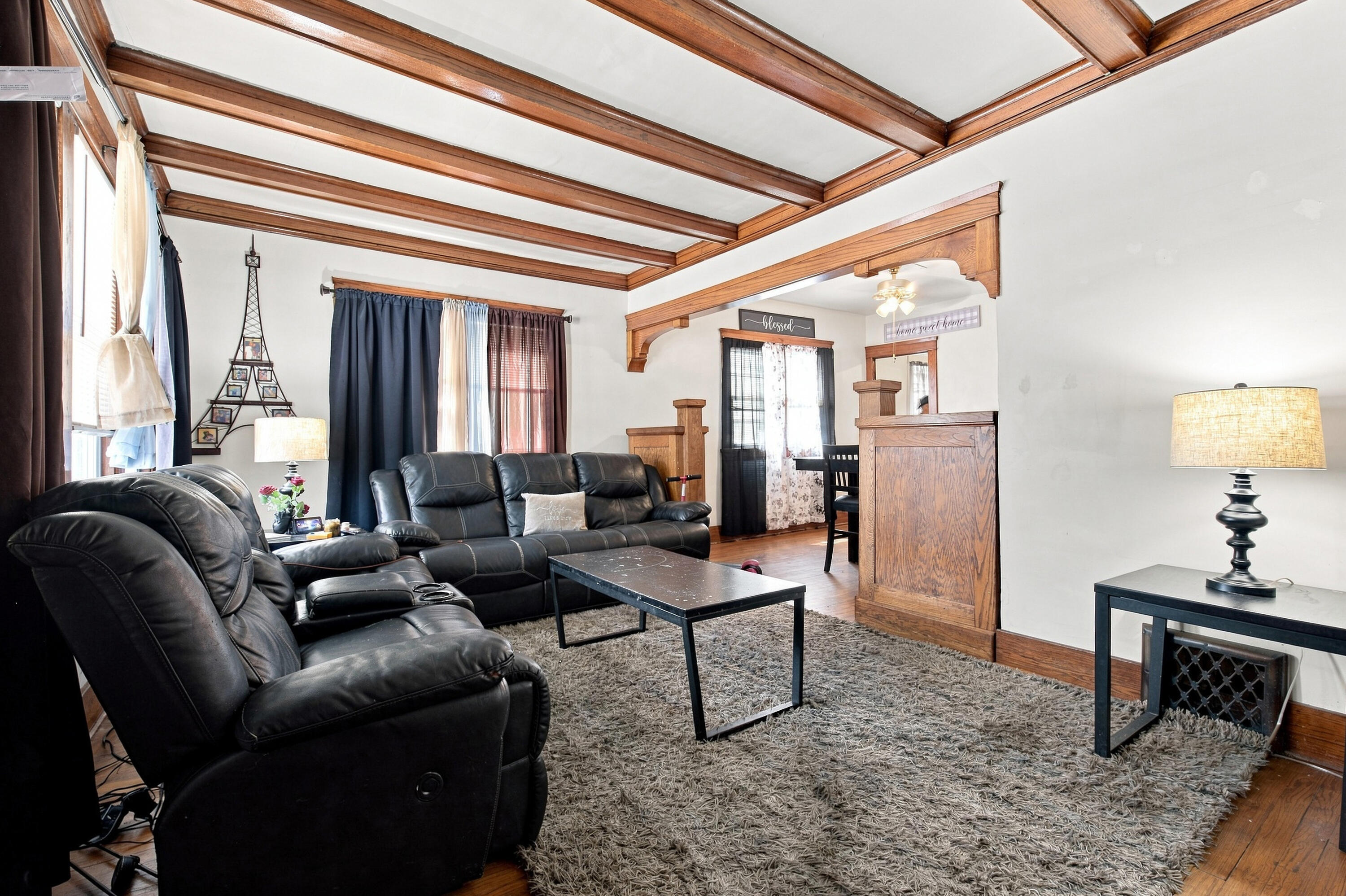1304 Marquette Street Racine, WI 53404 - Photo 5 of 21 Living Room