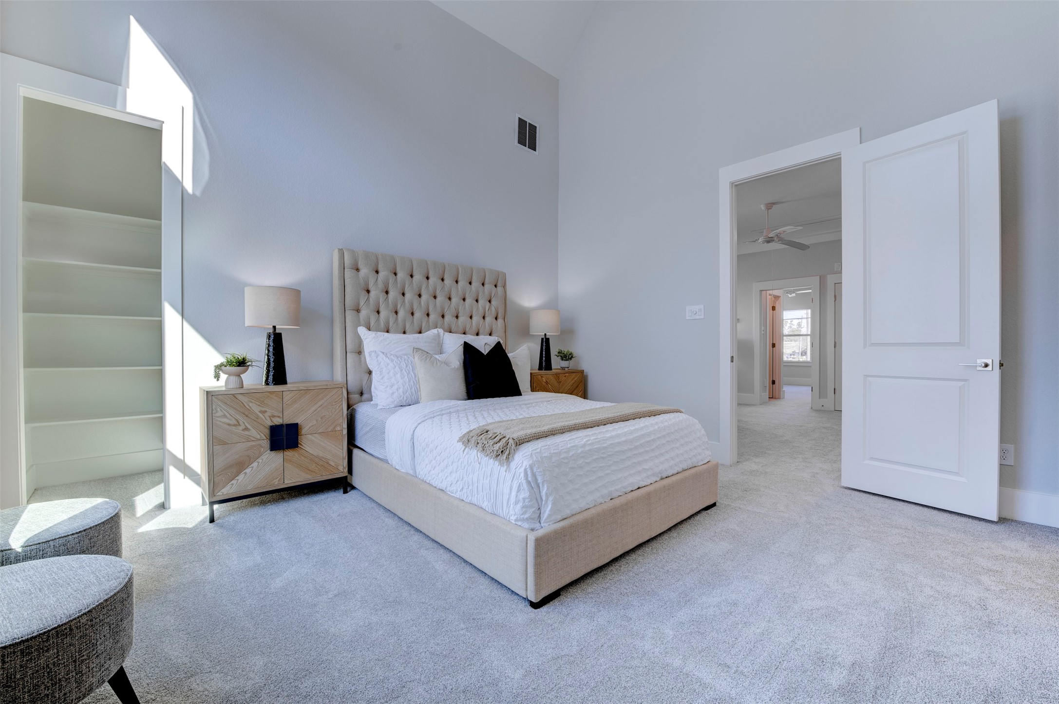 5142 Rosslyn Road Houston, TX 77018 - Photo 22 of 40 a bed room with a bed and a chair