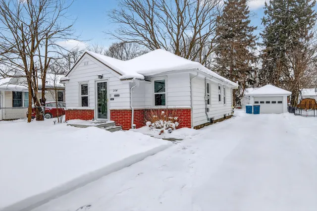 $200,000 | 304 Fairfax Avenue, Kalamazoo, MI 49001