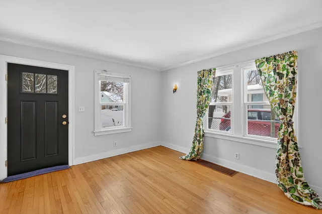 $200,000 | 304 Fairfax Avenue, Kalamazoo, MI 49001