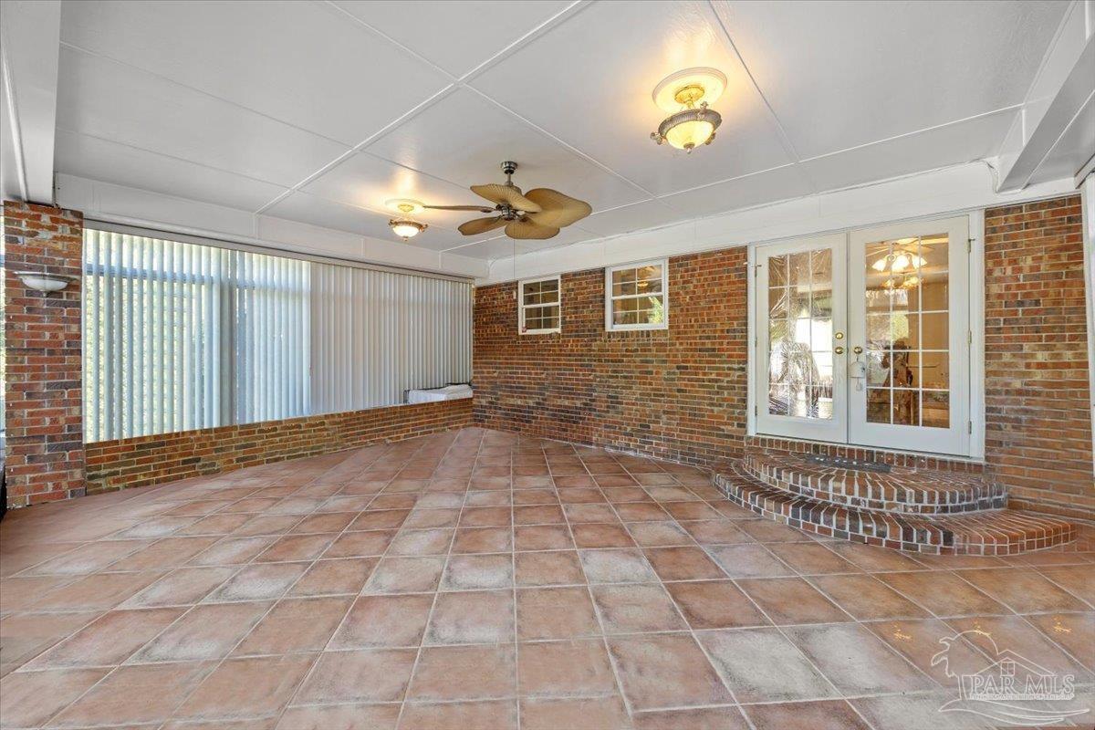 5560 Willard Norris Road Milton, FL 32570 - Photo 32 of 58 a view of an entryway with a livingroom