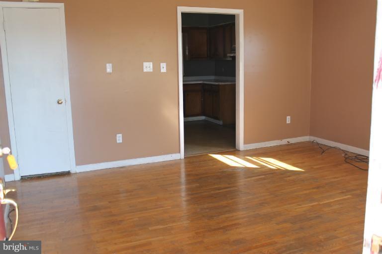 602 North Marshall Street Ranson, WV 25438 - Photo 4 of 28 Living Room