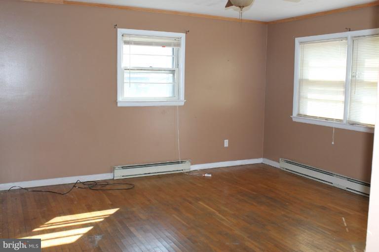 602 North Marshall Street Ranson, WV 25438 - Photo 10 of 28 Living Room