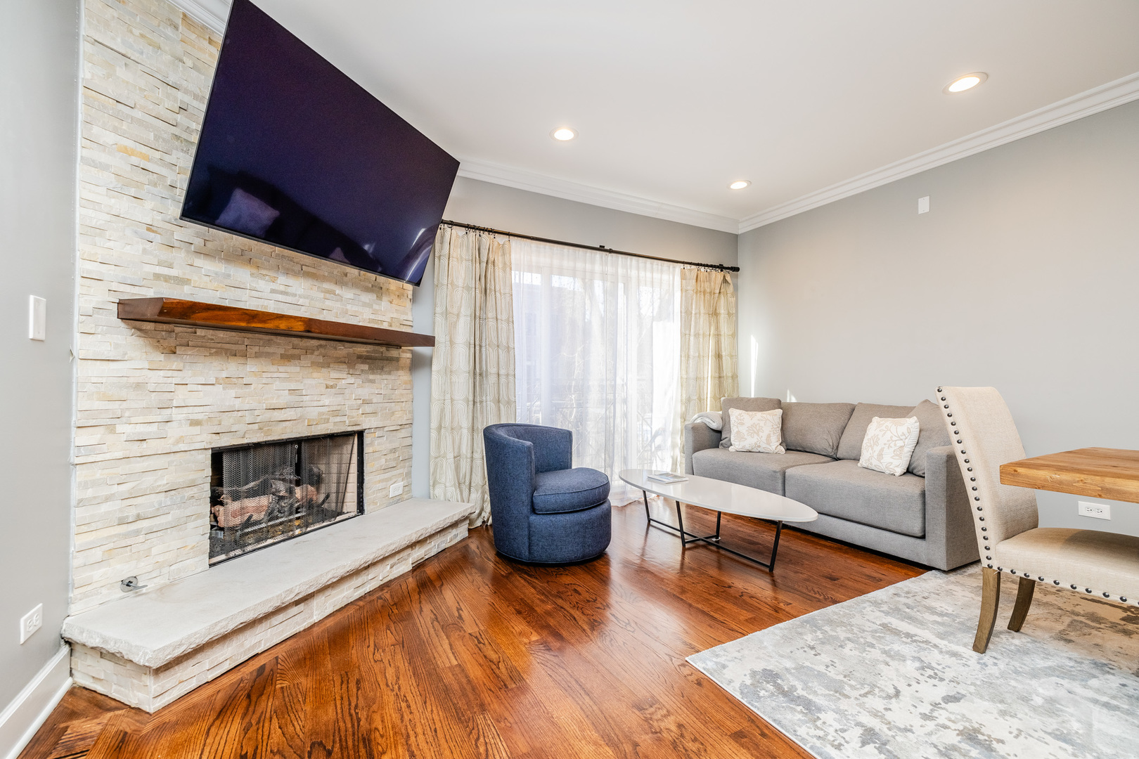 1647 North Artesian Avenue, Unit 1 Chicago, IL 60647 - Photo 2 of 32