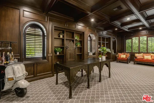 $25,000 | 4705 Los Feliz Boulevard, Los Angeles, CA 90027