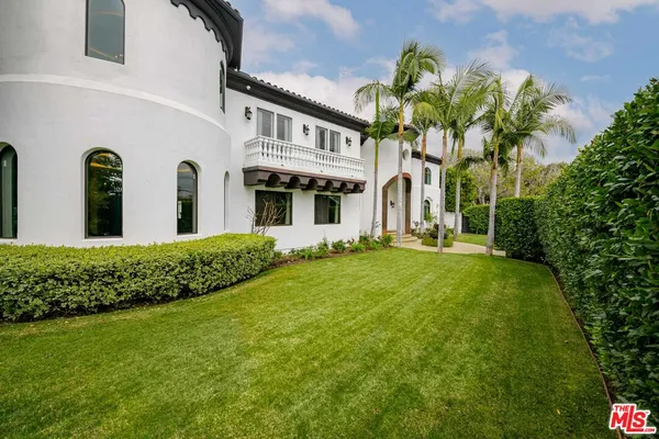 $25,000 | 4705 Los Feliz Boulevard, Los Angeles, CA 90027