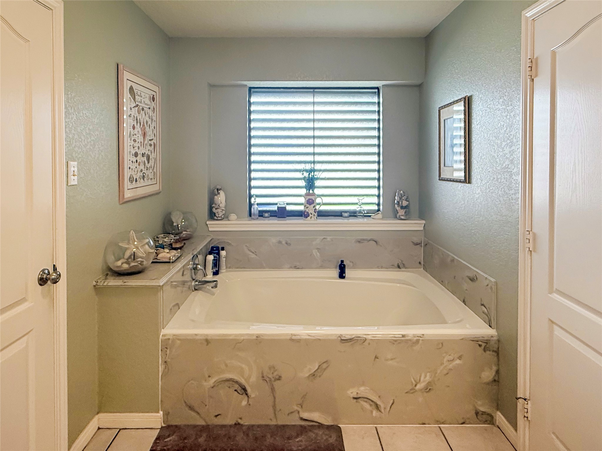 8 Rayburn Ridge Angleton, TX 77515 - Photo 16 of 22 a bathroom with a tub sink and window