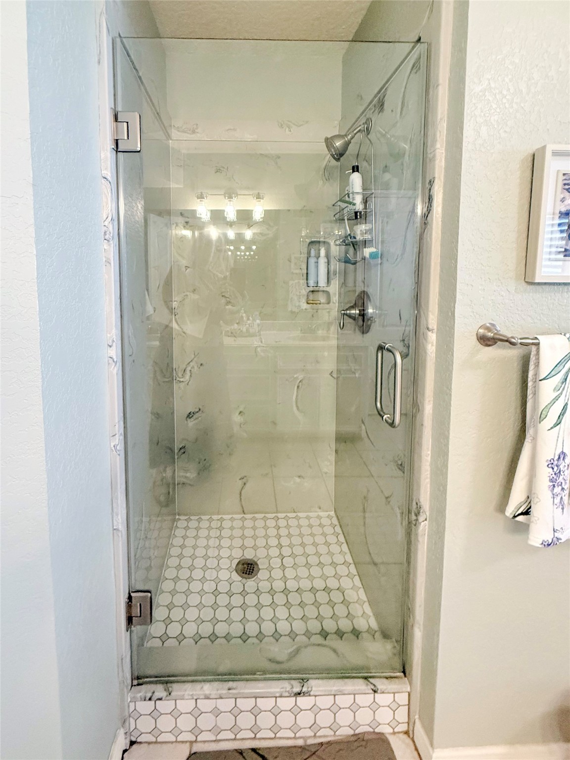 8 Rayburn Ridge Angleton, TX 77515 - Photo 17 of 22 a bathroom with a shower