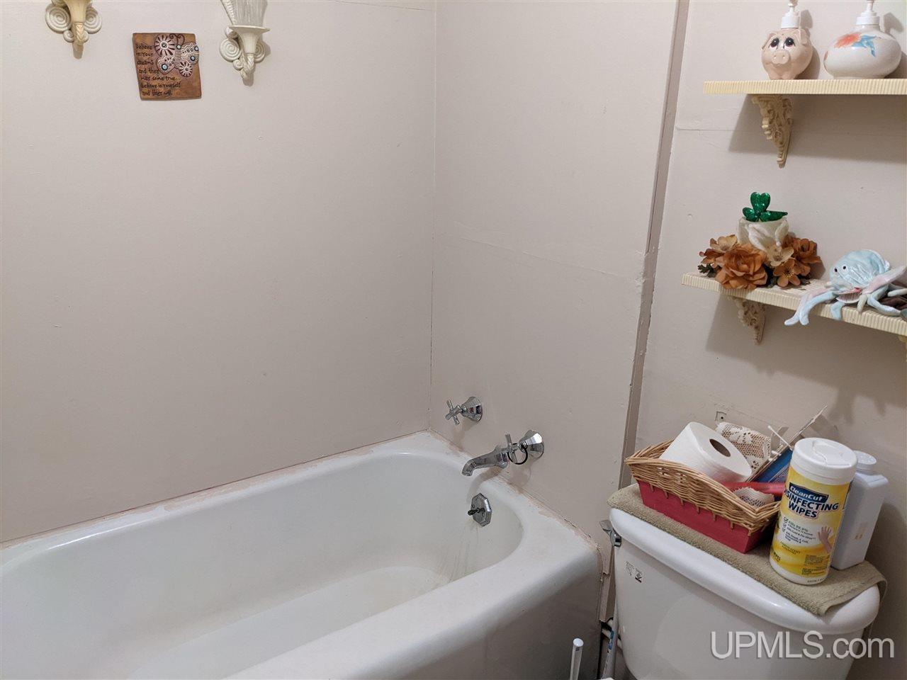 401 New Buffalo Road Negaunee, MI 49866 - Photo 10 of 14 Gallery Image 10